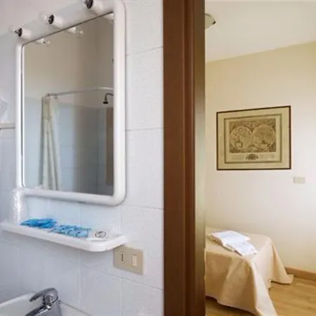 Roma Hotel 3*